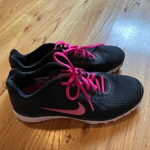 Nike training sneaker size 7